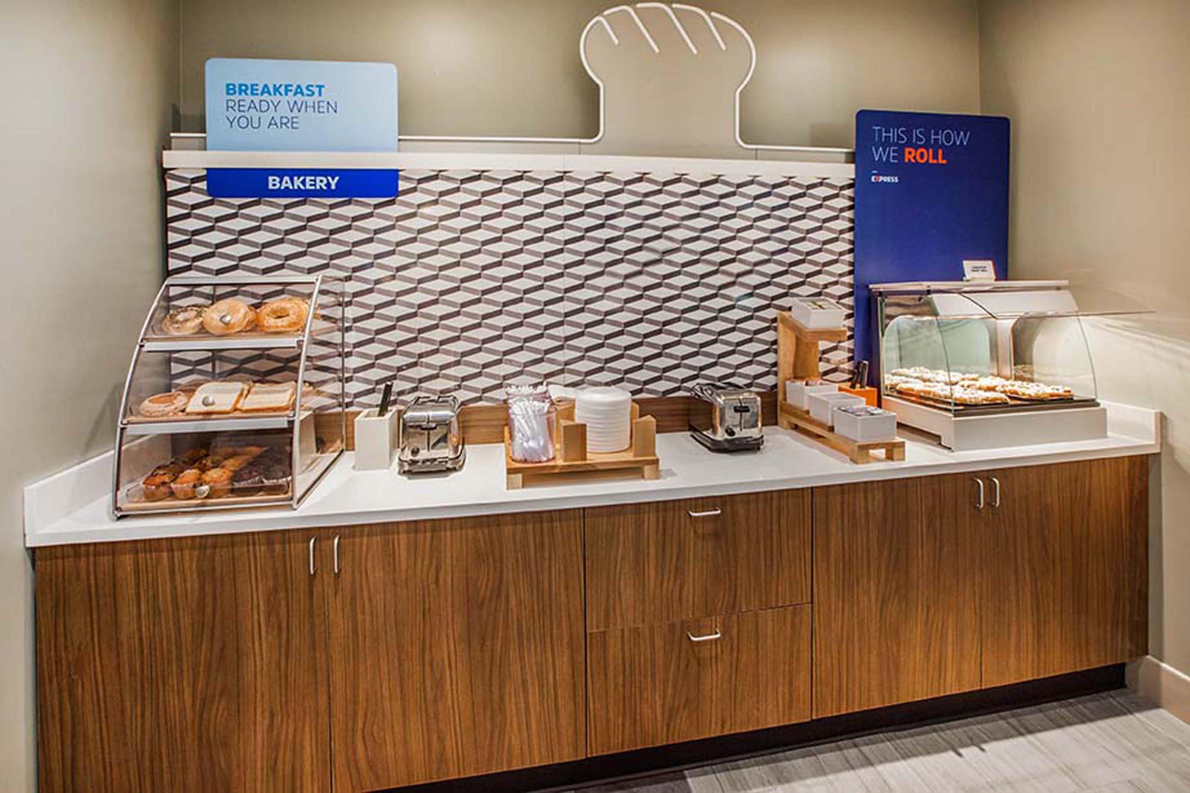 Holiday Inn Express & Suites Cumberland - La Vale By Ihg Luaran gambar