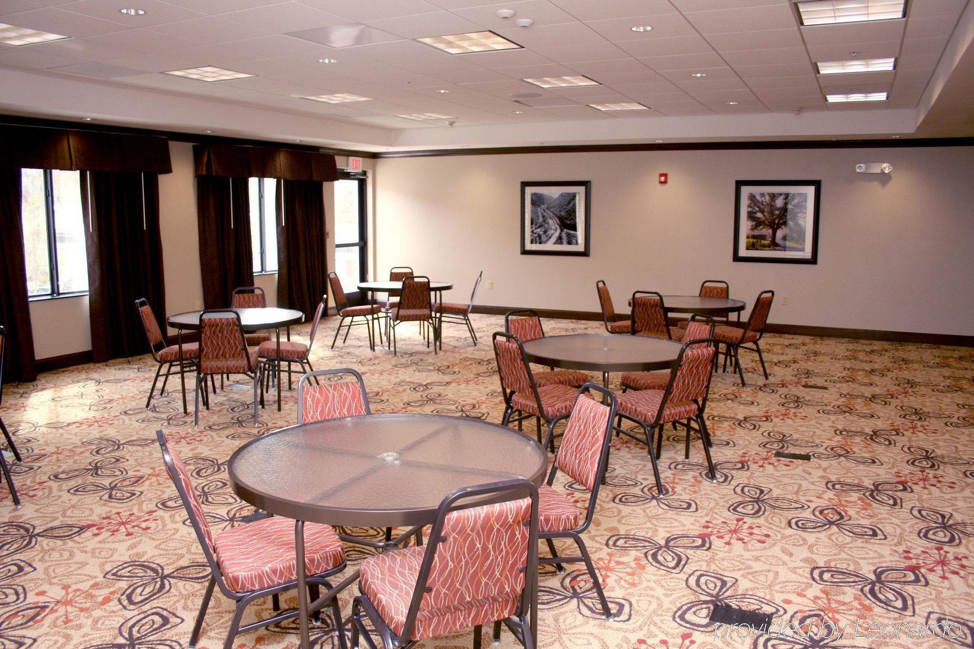 Holiday Inn Express & Suites Cumberland - La Vale By Ihg Luaran gambar