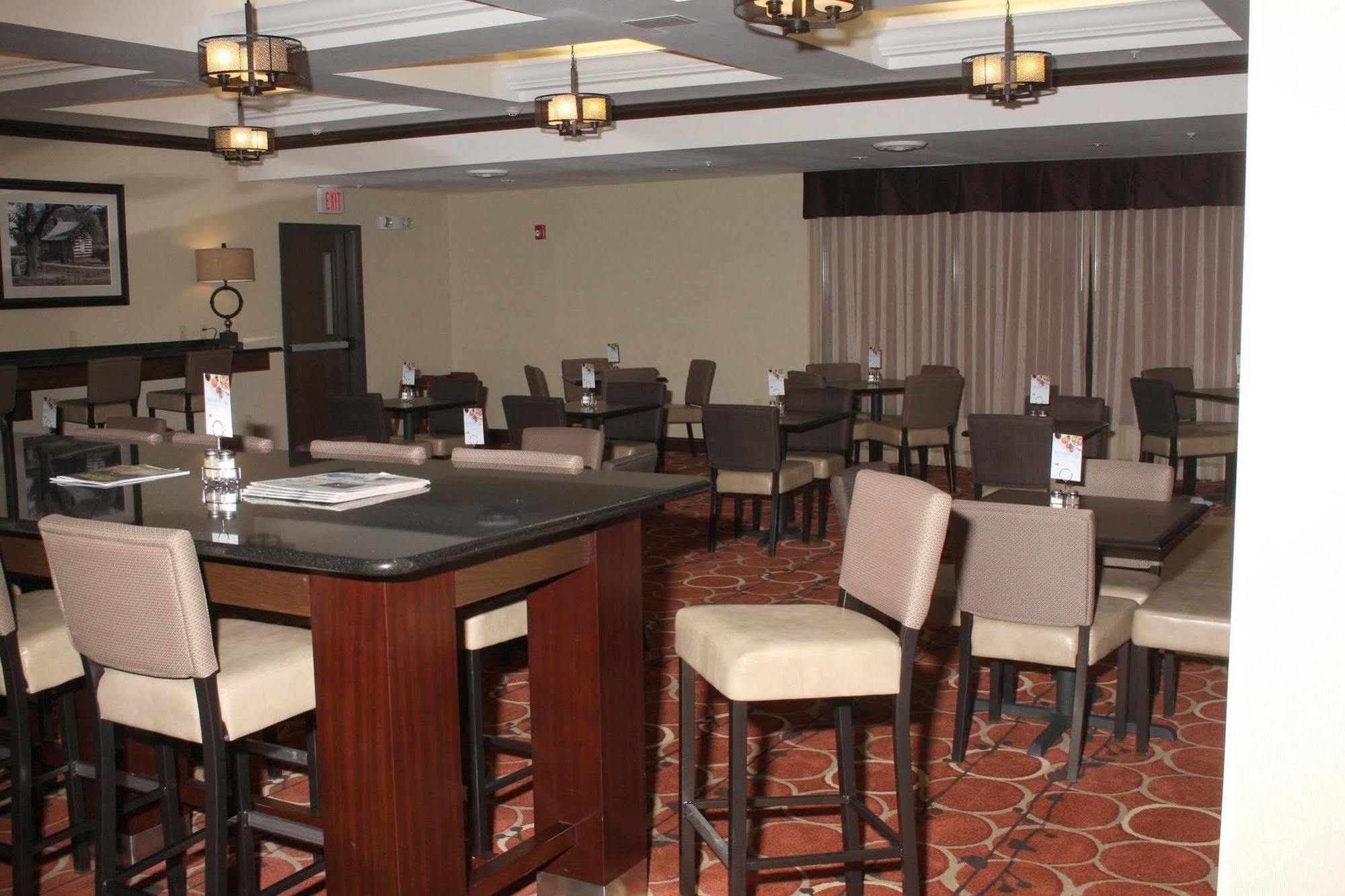 Holiday Inn Express & Suites Cumberland - La Vale By Ihg Luaran gambar